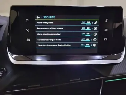 Photo 21 Peugeot 2008  Electrique 136 ch