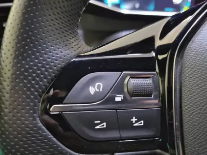 Photo 27 Peugeot 2008  Electrique 136 ch