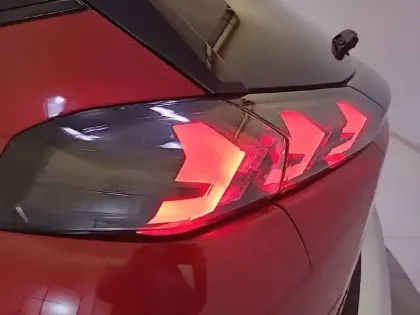 Photo 16 Peugeot 2008  Electrique 136 ch