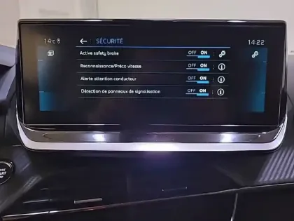 Photo 21 Peugeot 2008  BlueHDi 110 S&S BVM6