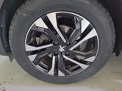 Photo 44 Peugeot 2008 Gén. II Ph1 NG Roadtrip 5