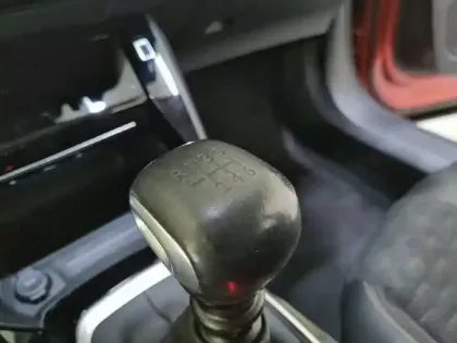 Photo 45 Peugeot 2008 Gén. II Ph1 NG Roadtrip 5