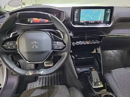 Photo 7 Peugeot 2008  PureTech 130 S&S EAT8