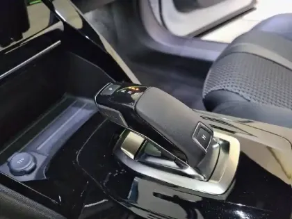 Photo 13 Peugeot 2008  PureTech 130 S&S EAT8