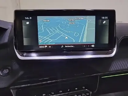 Photo 18 Peugeot 2008  PureTech 130 S&S EAT8