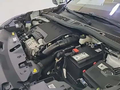 Photo 14 Peugeot 2008  PureTech 130 S&S EAT8