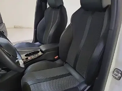 Photo 10 Peugeot 2008  PureTech 130 S&S EAT8