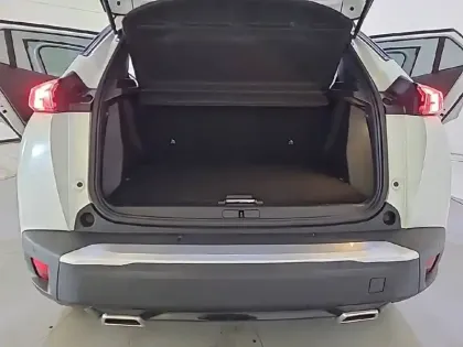 Photo 5 Peugeot 2008  PureTech 130 S&S EAT8