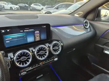 Photo 22 Mercedes GLA  200 d 8G-DCT