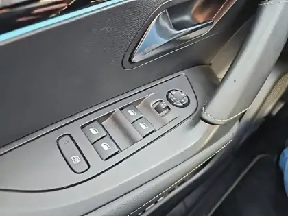 Photo 18 Peugeot 2008  BlueHDi 130 S&S EAT8