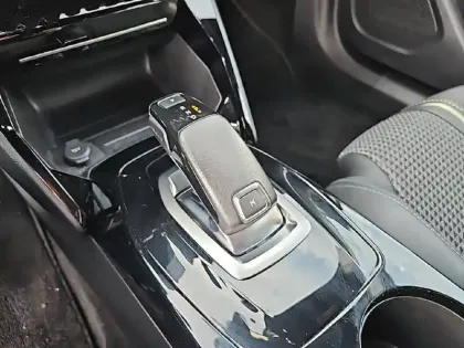 Photo 13 Peugeot 2008  BlueHDi 130 S&S EAT8