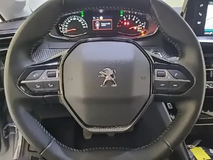 Photo 29 Peugeot 208  PureTech 100 S&S BVM6