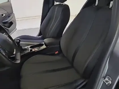 Photo 31 Peugeot 208  PureTech 100 S&S BVM6