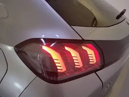 Photo 37 Peugeot 208  PureTech 100 S&S BVM6