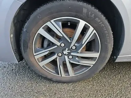 Photo 12 Peugeot 208  PureTech 100 S&S BVM6