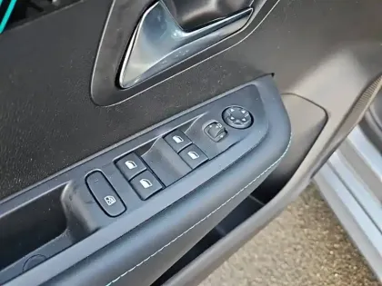 Photo 14 Peugeot 208  PureTech 100 S&S BVM6