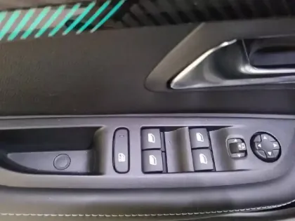 Photo 51 Peugeot 208  PureTech 100 S&S BVM6