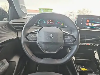 Photo 8 Peugeot 208  Electrique 50 kWh 136ch