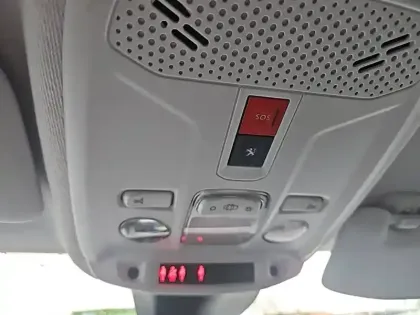 Photo 18 Peugeot 208  Electrique 50 kWh 136ch