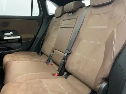 Photo 36 Mercedes GLA  250 e 8G-DCT