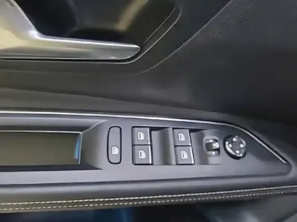 Photo 31 Peugeot 5008  PureTech 180ch S&S EAT8