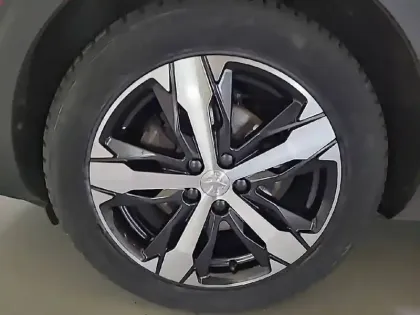 Photo 12 Peugeot 5008  PureTech 180ch S&S EAT8