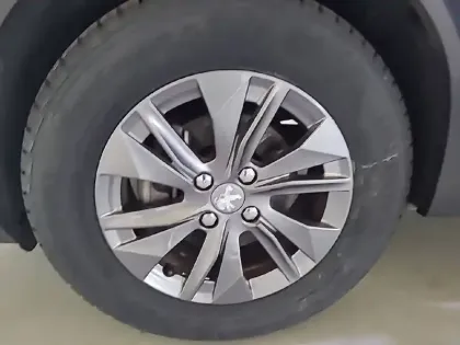 Photo 44 Peugeot 2008  PureTech 100 S&S BVM6