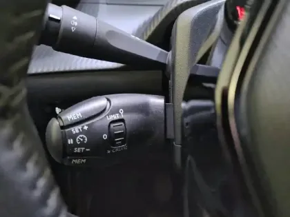 Photo 90 Peugeot 2008  PureTech 100 S&S BVM6