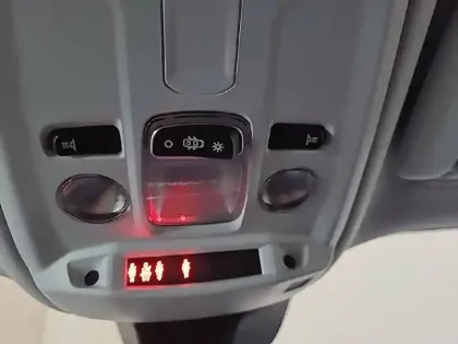 Photo 57 Peugeot 2008  PureTech 100 S&S BVM6