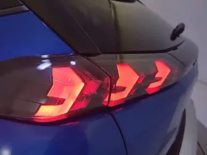 Photo 80 Peugeot 2008  PureTech 100 S&S BVM6