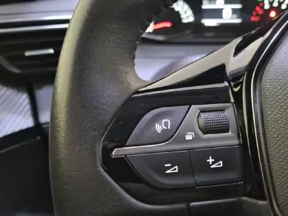 Photo 91 Peugeot 2008  PureTech 100 S&S BVM6