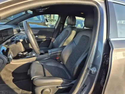 Photo 10 Mercedes Classe A  180 d 7G-DCT