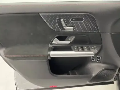 Photo 48 Mercedes GLA  250 e 8G-DCT