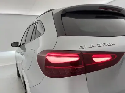 Photo 47 Mercedes GLA  250 e 8G-DCT