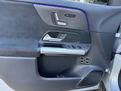 Photo 12 Mercedes GLA  250 e 8G-DCT