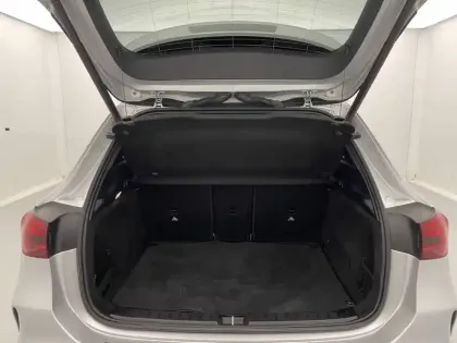 Photo 33 Mercedes GLA  250 e 8G-DCT