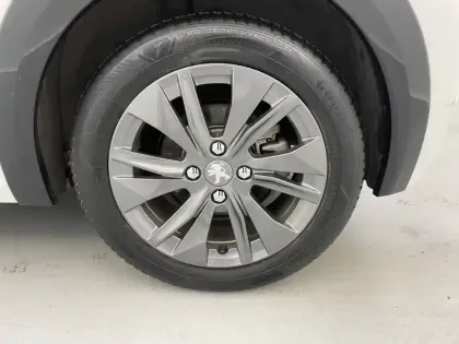 Photo 15 Peugeot 208  Electrique 50 kWh 136ch