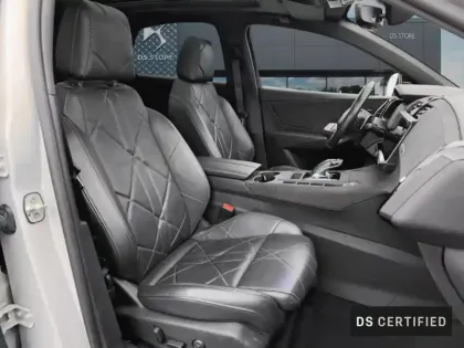 Photo 8 DS DS 7 DS7 Crossback Hybride E-Tense 300 EAT8 4x4 Performance Line+