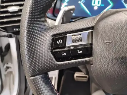 Photo 18 DS DS 7 DS7 Crossback Hybride E-Tense 225 EAT8 Performance Line