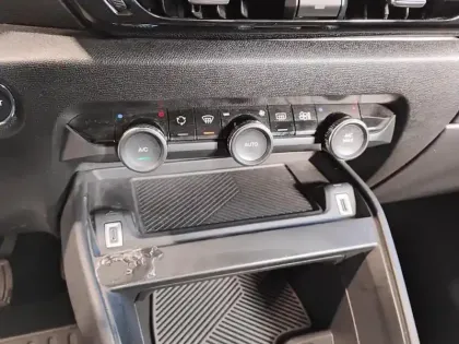 Photo 12 Citroën C4  PureTech 130 S&S EAT8 Feel Pack