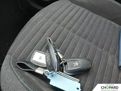 Photo 15 Peugeot 208  Electrique 50 kWh 136ch