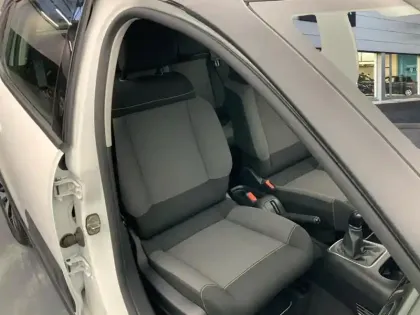 Photo 8 Citroën C3  BlueHDi 100 S&S BVM5 Shine Business