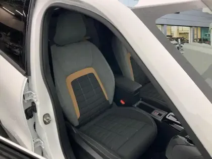 Photo 8 Citroën C3 Aircross  Hybride 145 e-DCS6 Plus