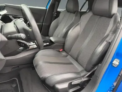 Photo 8 Peugeot 2008  e- 136ch GT