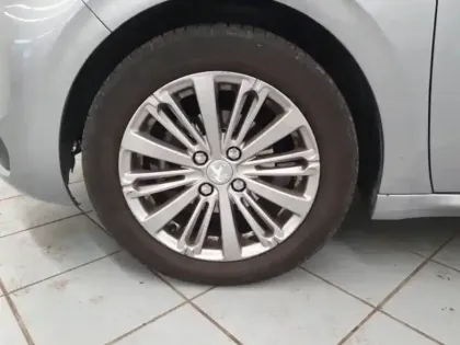 Photo 8 Peugeot 208  1.2 PureTech 82ch E6.c Allure 5p