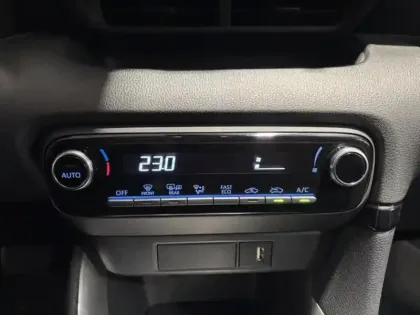 Photo 11 Toyota Yaris  116h Dynamic Business 5p + Programme Beyond Zero Academy MY22