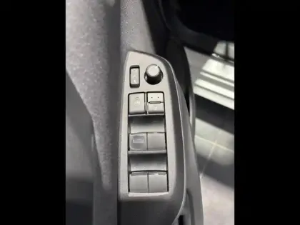 Photo 13 Toyota Yaris  116h Dynamic Business 5p + Programme Beyond Zero Academy MY22