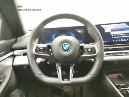 Photo 8 BMW Serie 5 Gén. VII (G60) Ph1 M Sport 4