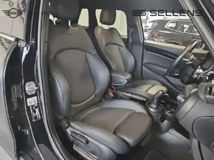 Photo 8 Mini Mini  5 Portes Cooper 136ch  Essential BVA7