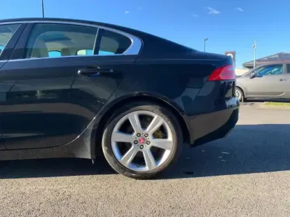 Photo 5 Jaguar Xe  2.0D 180ch Prestige BVA8